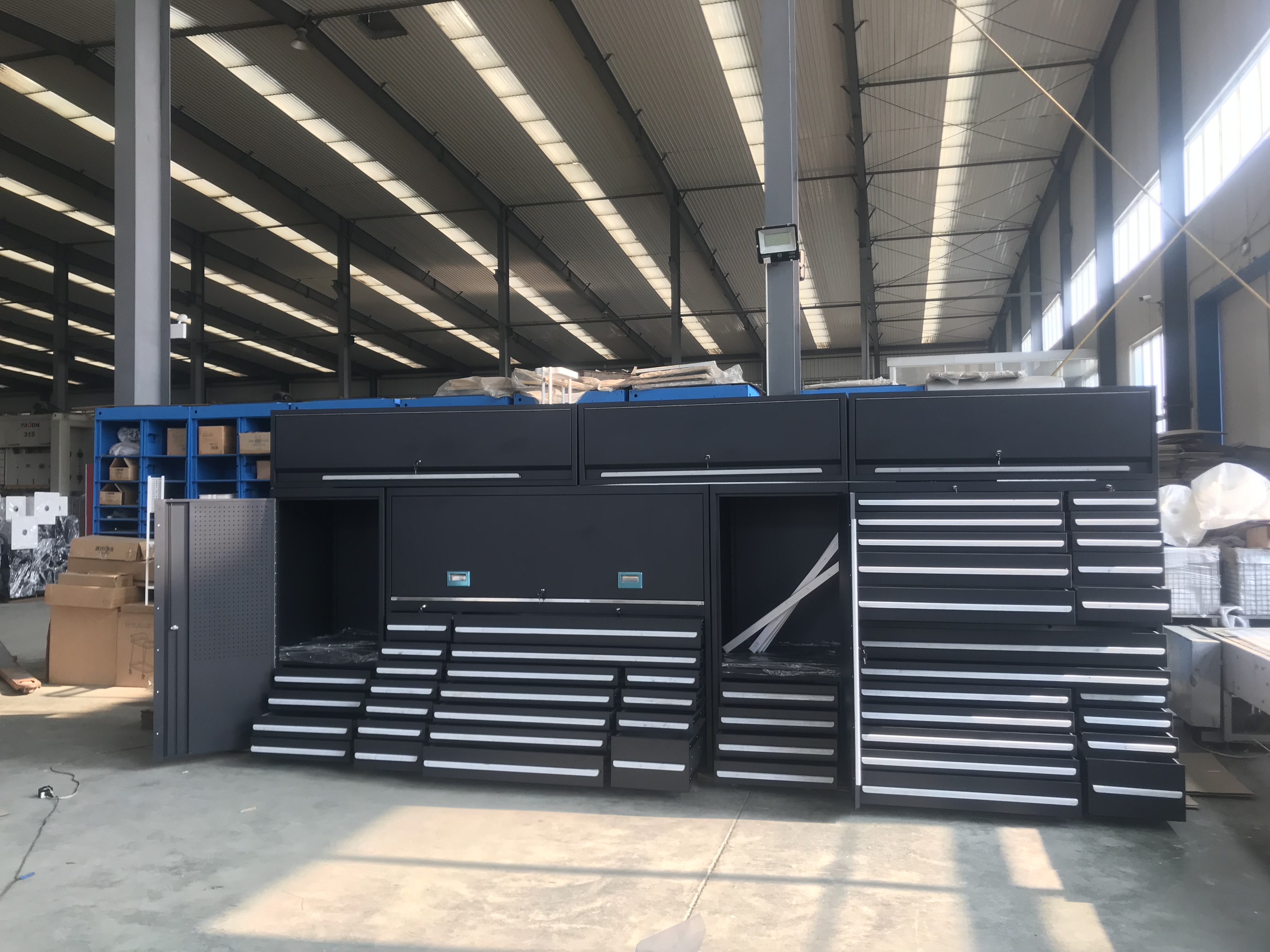 Itin patvari metalinė garažo įrankių spinta