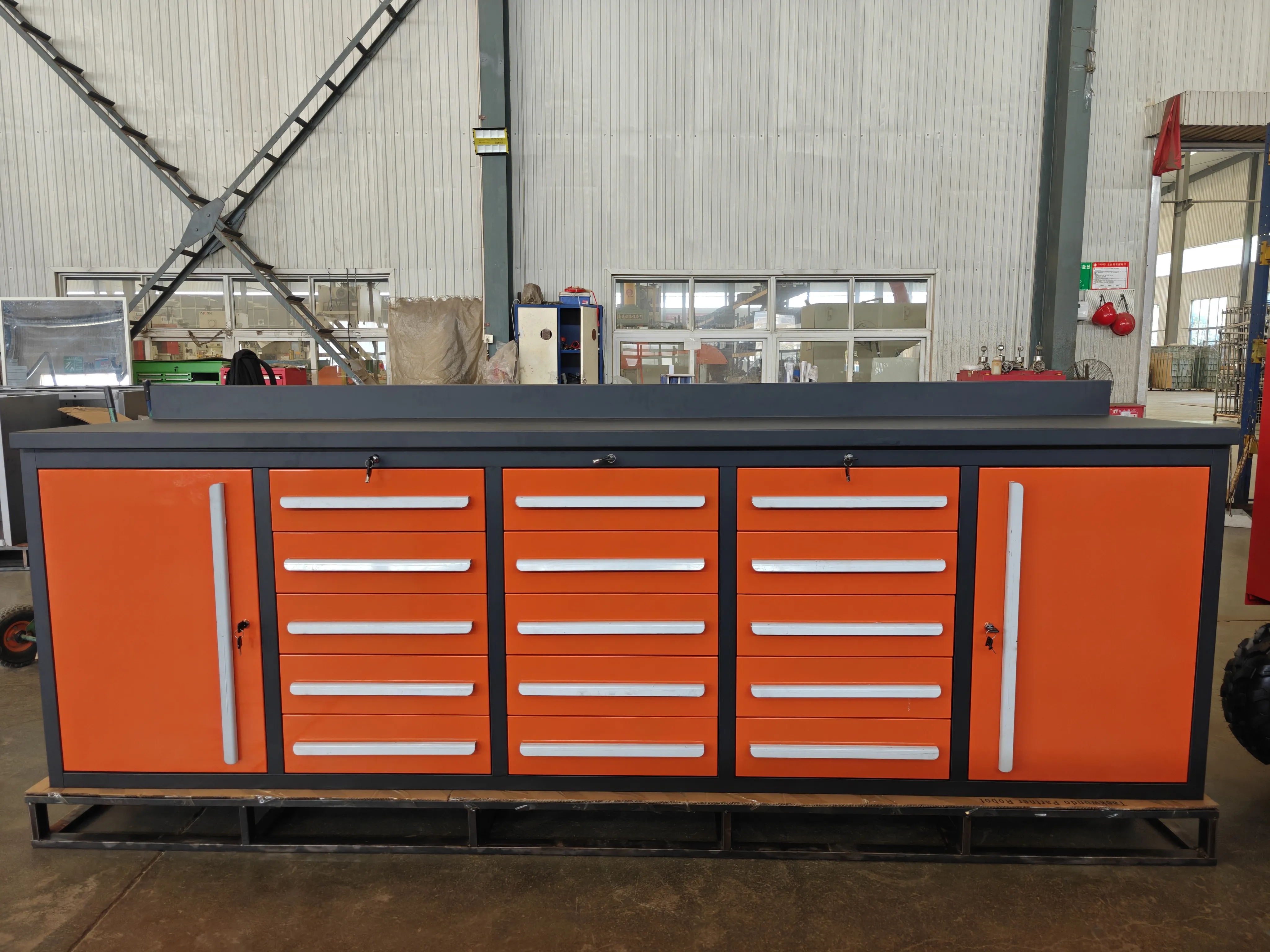 Kokios yra „Orange Tool Workbench“ savybės?
