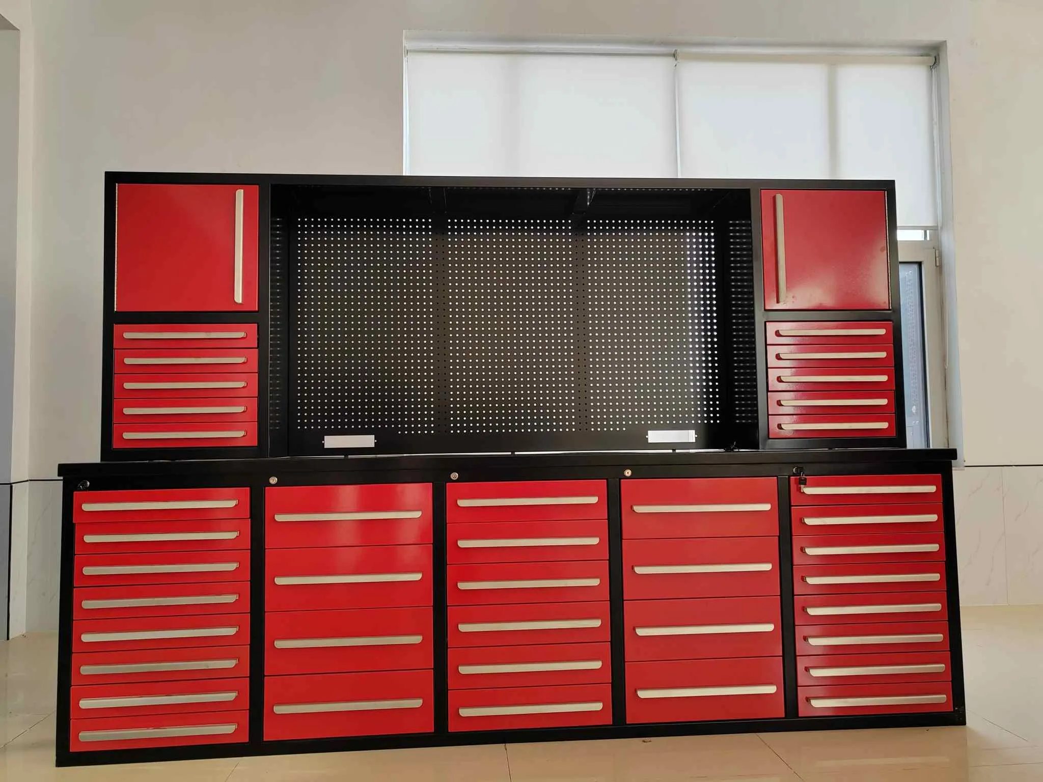 Raudonas darbastalis